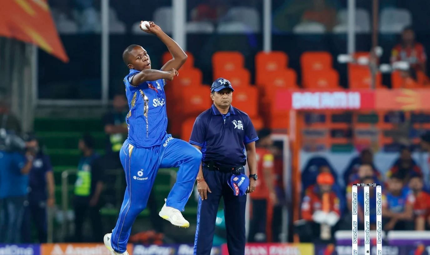 क्वेना मफाका गेंदबाजी करते हुए (PC: Espn )